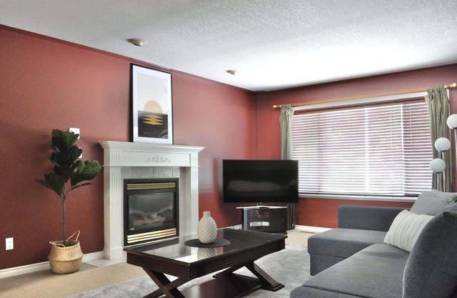 Newly Furnished 4 BD home. Minutes to the ocean