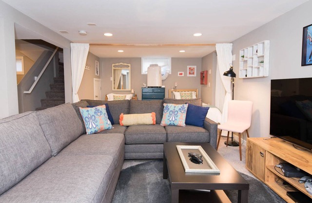 Newly listed, exceptionally centrally located, spacious & stylish 5-bedroom gem.