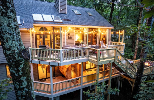 Newly Rebuilt Home - Hot Tub - Sauna - Sleeps 14