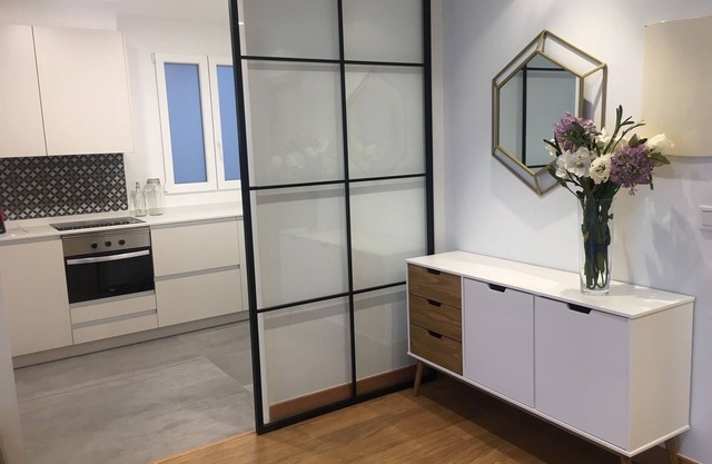 Newly refurbished flat in Antiguo in walking distance to Ondarreta beach