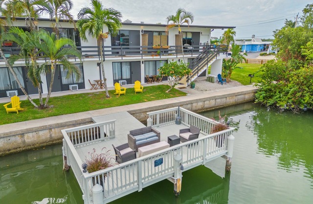 Newly remodeled condo on Marco Island with grill & W/D access