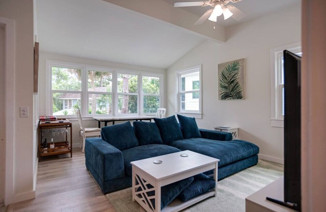 Newly Renovated Duplex- 4th Row