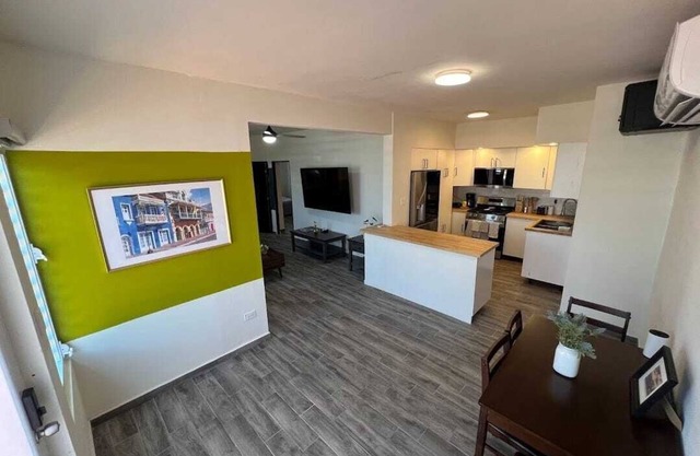 Newly renovated 2-bed, 2-full bath condo with large pool, minutes from the beach