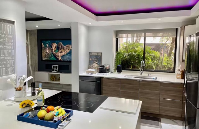 Newly renovated, beautiful, modern, luxury 3BR/2BA in Condado. Steps from the beach, restaurants & shops. 5 min to Old San Juan & Isla Verde. Full kitchen, Wi-Fi, office, parking, washer/dryer & jacuzzi tub. Perfect for groups or family stays.