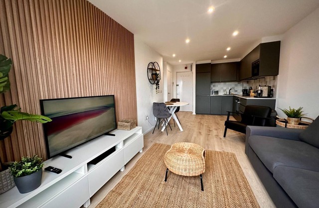 Newly Renovated Christchurch 1BD w/Roof Garden