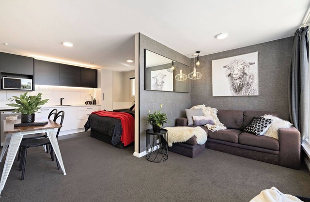 Newly Renovated Luxurious Chalet- 41B Lomond Cres