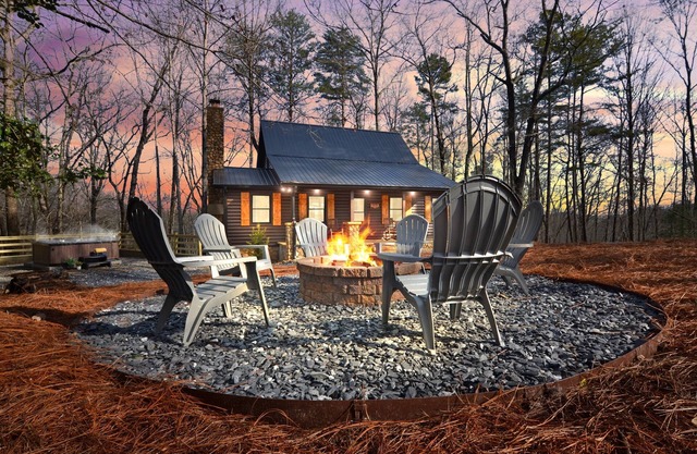 Newly Renovated Luxury Cabin + Hot Tub + Fire Pit
