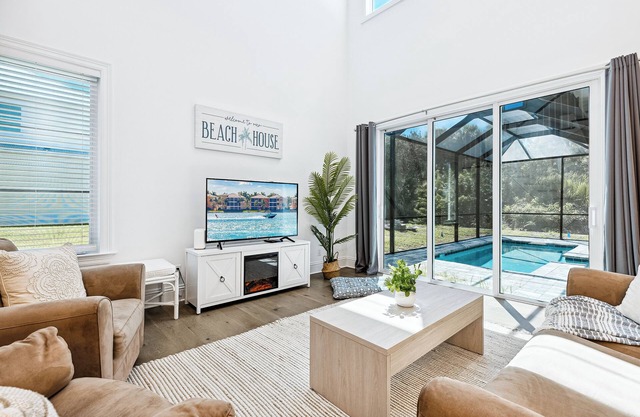 Newly Renovated Near Beach-House w/Private Pool & Lanai w/BBQ