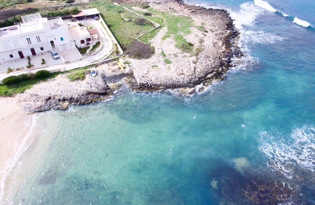 Newly restored holiday home with various extras, right on the beach, 5 P.