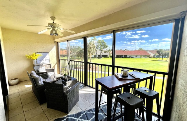 Newly updated 2br2br+Den golf course property near airport 90-day min stay