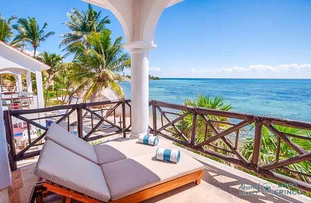 Newly Updated Beachfront Condo with Terrace, Pool & Daily Service