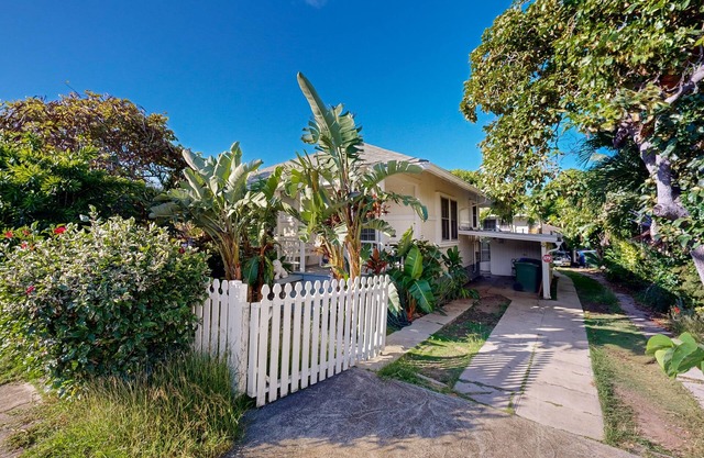 Newly-upgraded home with Diamond Head views - walk to Waikiki Beach