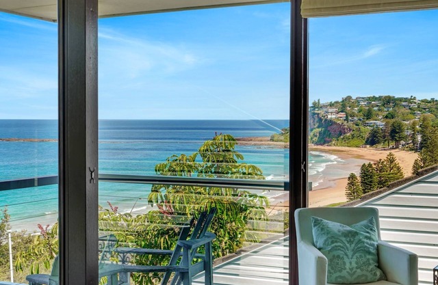 Newport Surf Break by Beach Stays - stunning ocean views