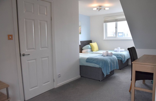 Newquay Escape: 5 ensuite bedrooms & Parking - Simply Check In