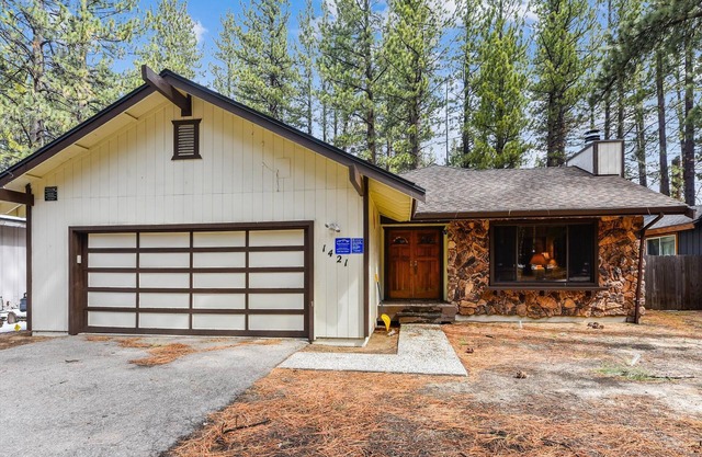 Next Tahoe adventure, Close to Heavenly, Classic One-Level Cabin only steps from the River!