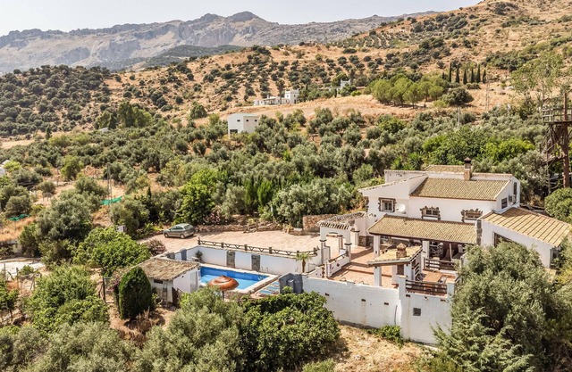 Nice home in Villanueva de la Concepcion