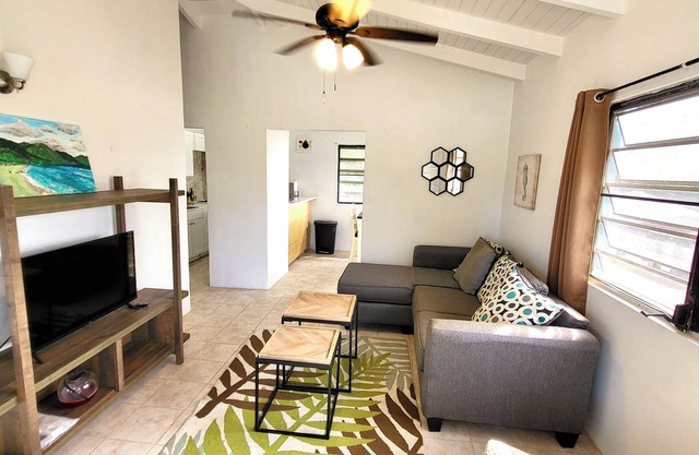 Nice 3-bedroom apartment with AC in charming, downtown Frederiksted.