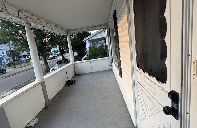 Nice 3 bedroom house with fully private bathroom in heart of Johnson City