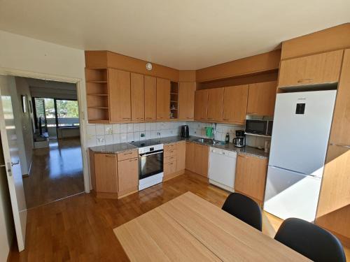 Nice and cloce to the airport 75m2 app