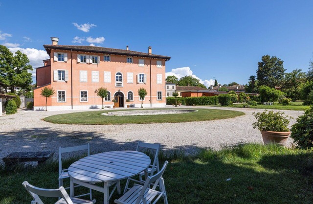 Nice apartment for 4 people with WIFI, A/C, TV, patio and parking