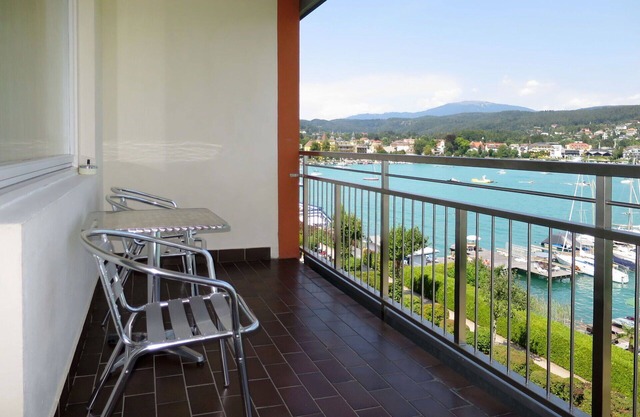 Nice apartment for 4 guests with TV and balcony
