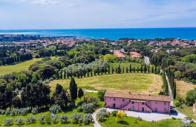 Nice apartment for 4 guests with A/C, WIFI, pool, TV, patio and pets allowed