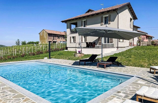 Nice apartment for 2 guests with pool, WIFI, A/C, TV and patio