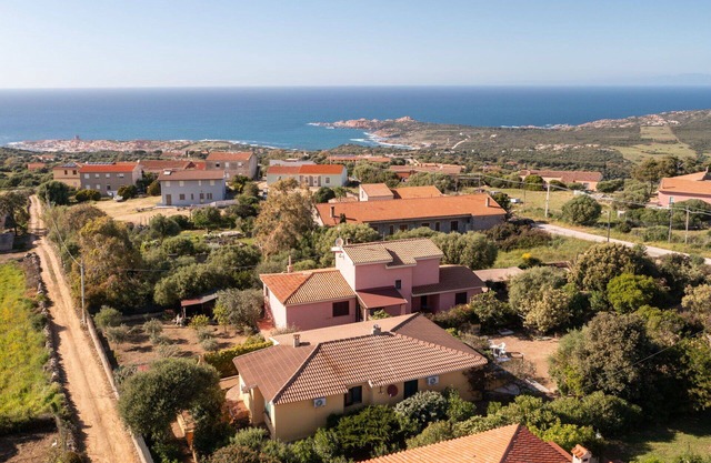Nice apartment for 6 guests with WIFI, A/C, TV, terrace and parking