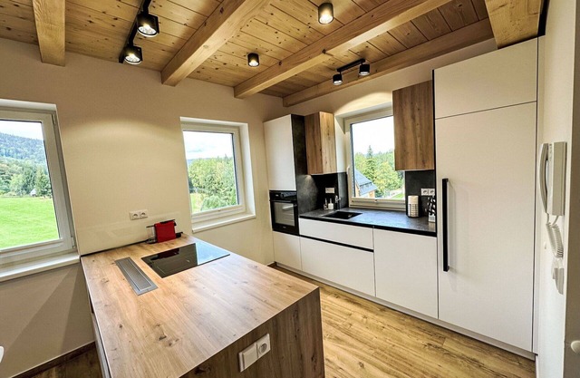 Nice apartment for 12 guests with WIFI, TV, terrace and parking