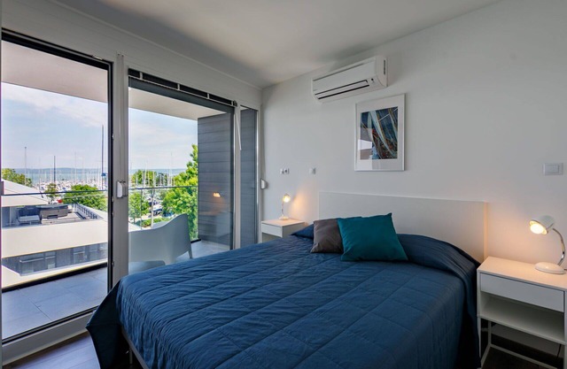 Nice apartment for 6 people with WIFI, A/C, pool, TV, terrace, pets allowed and parking