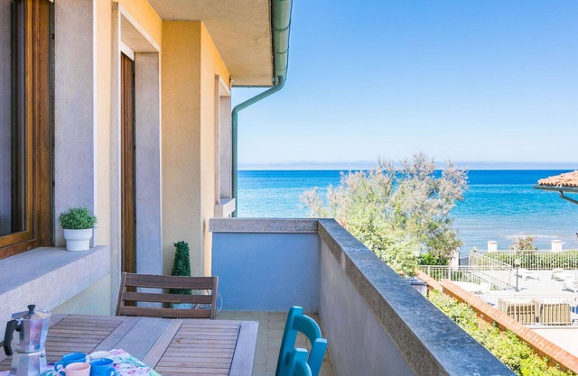 Nice apartment for 6 people with A/C, WIFI, TV and balcony