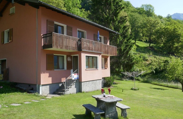 Nice apartment for 2 guests with WIFI, TV, patio, pets allowed and panoramic view