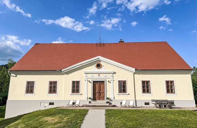 Nice apartment for 3 people with pool, WIFI, TV and parking
