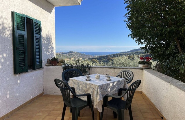 Nice apartment for 4 guests with WIFI, A/C, TV, terrace, pets allowed and panoramic view