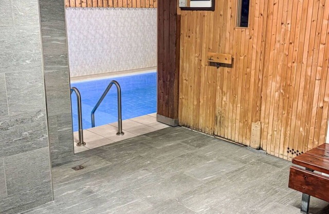 Nice apartment for 4 guests with pool, WIFI, TV, balcony, pets allowed, panoramic view and parking