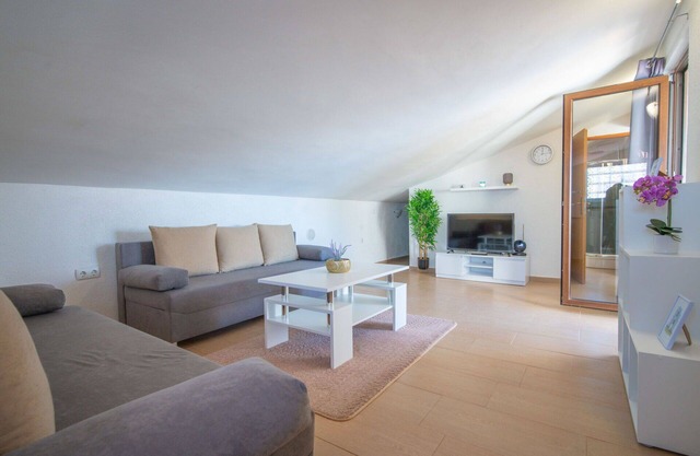Nice apartment for 4 guests with WIFI, A/C, TV and terrace