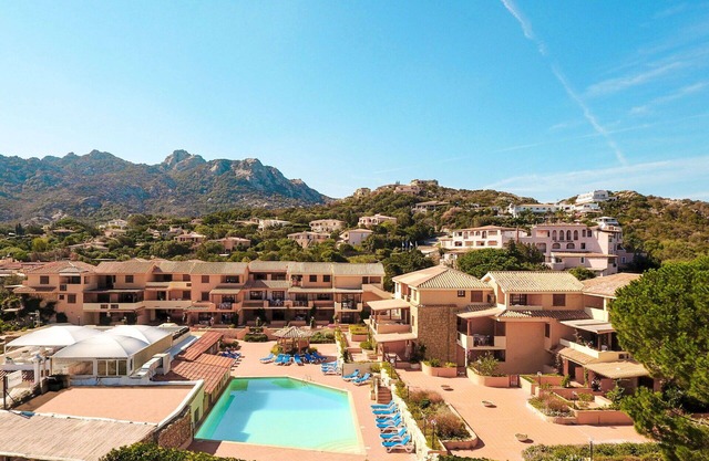 Nice apartment for 4 people with A/C, pool, WIFI, TV, terrace and parking