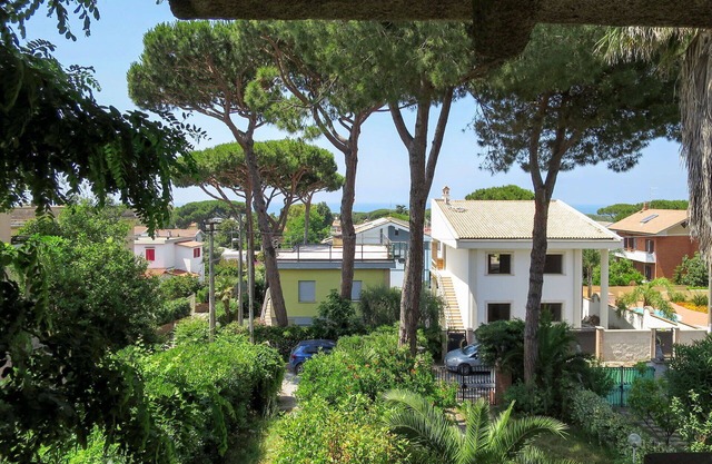 Nice apartment for 4 people with TV, patio and parking