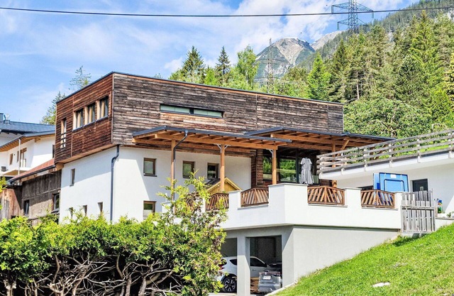 Nice apartment for 5 guests with WIFI, TV, patio and pets allowed