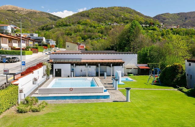 Nice apartment for 5 people with pool, WIFI, TV, patio, pets allowed and panoramic view