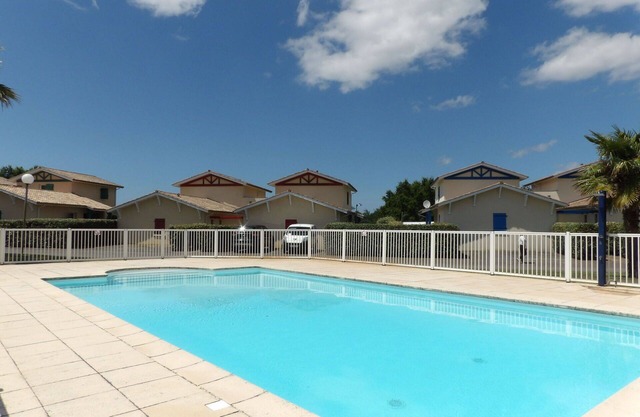 Nice apartment for 5 people with pool, WIFI, TV, terrace and pets allowed