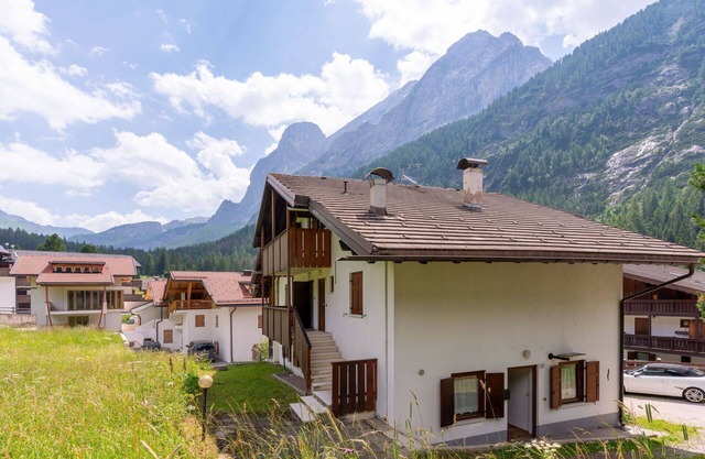 Nice apartment for 6 guests with WIFI, TV, patio, pets allowed and parking