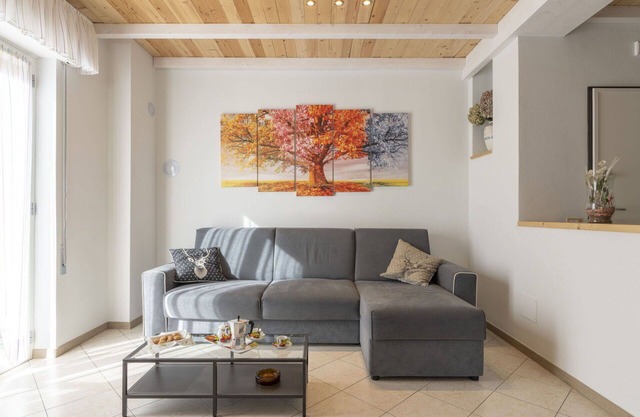 Nice apartment for 6 guests with WIFI, TV, terrace, pets allowed and parking