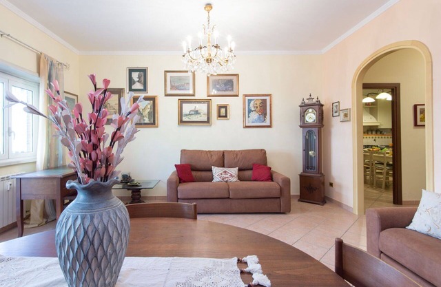 Nice apartment for 6 guests with A/C, WIFI, TV, balcony and parking