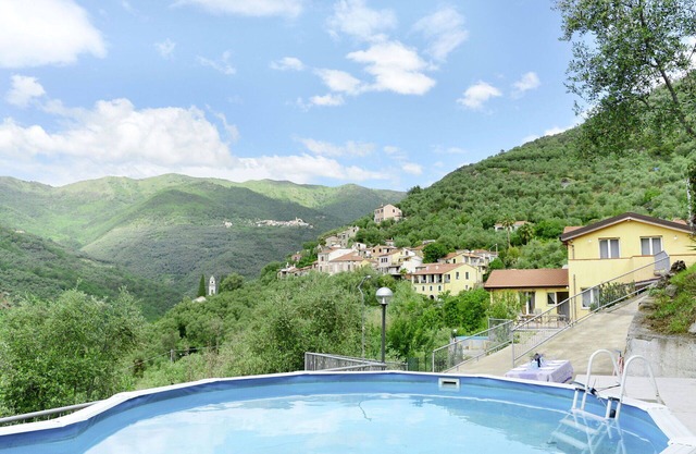 Nice apartment for 6 people with pool, TV, terrace, pets allowed and panoramic view
