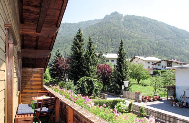 Nice apartment for 6 guests with WIFI, TV, terrace, pets allowed and parking