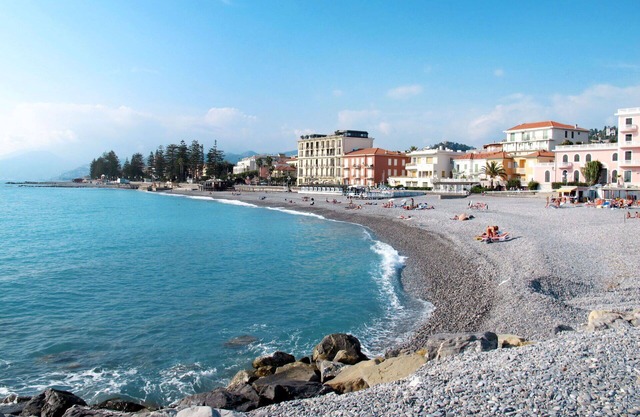 Nice apartment for 5 people with WIFI, terrace, pets allowed and parking