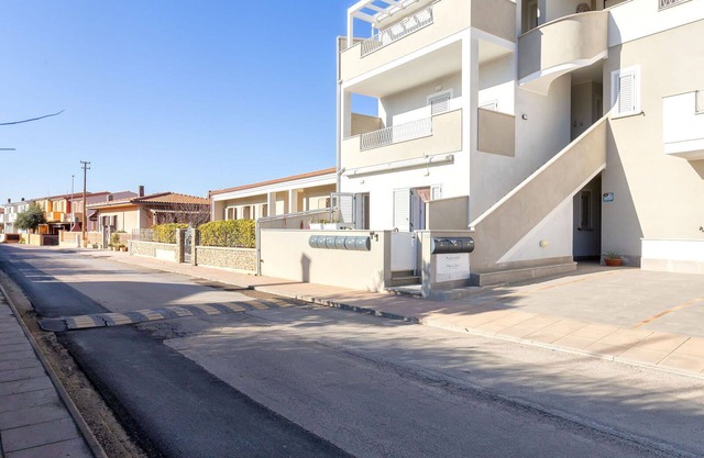 Nice apartment for 5 people with A/C, TV, terrace, pets allowed and parking
