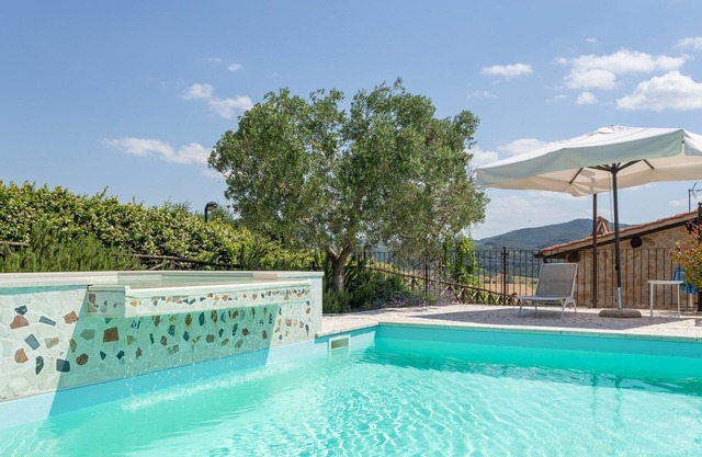 Nice apartment in villa for 3 guests with WIFI, pool, A/C, TV and parking