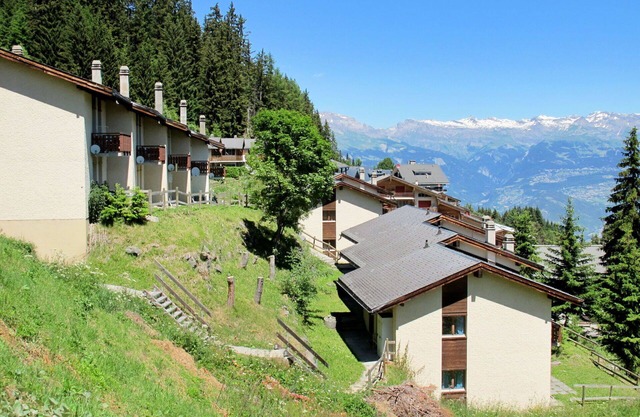 Nice apartment in villa for 8 people with WIFI, TV, terrace and parking